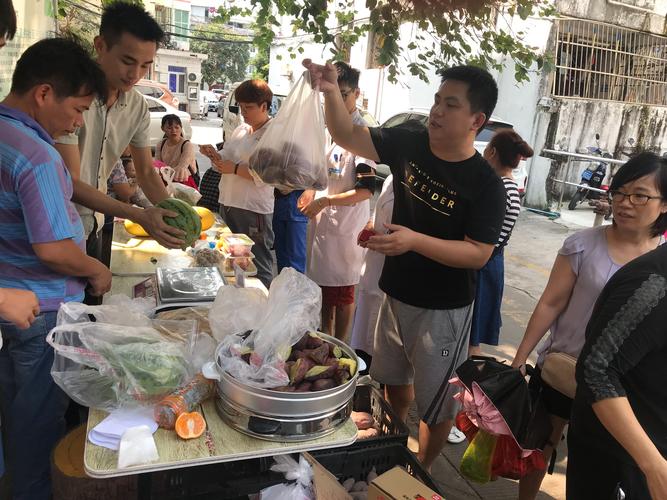 积极响应院办倡议通知组织全科职工参与"爱心扶贫"特色农产品购买活动
